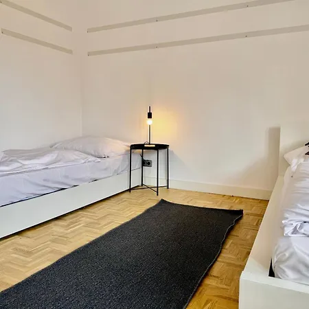 Hasselbach Duo- 2 Wohneinheiten- 10 Betten- 4 Schlafzimmer- Parkplatz- Waschmaschine- 2 Küchen- 2 Bäder Apartment