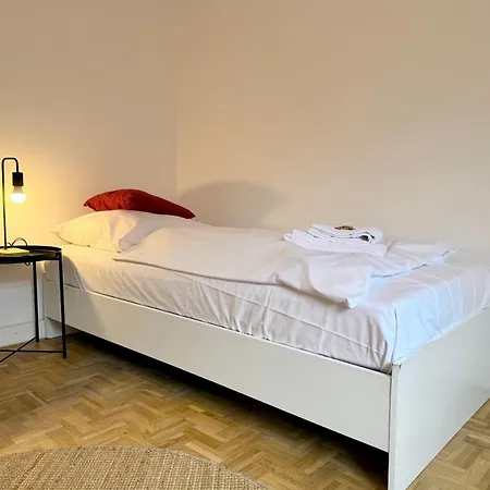 Hasselbach Duo- 2 Wohneinheiten- 10 Betten- 4 Schlafzimmer- Parkplatz- Waschmaschine- 2 Küchen- 2 Bäder Apartment *